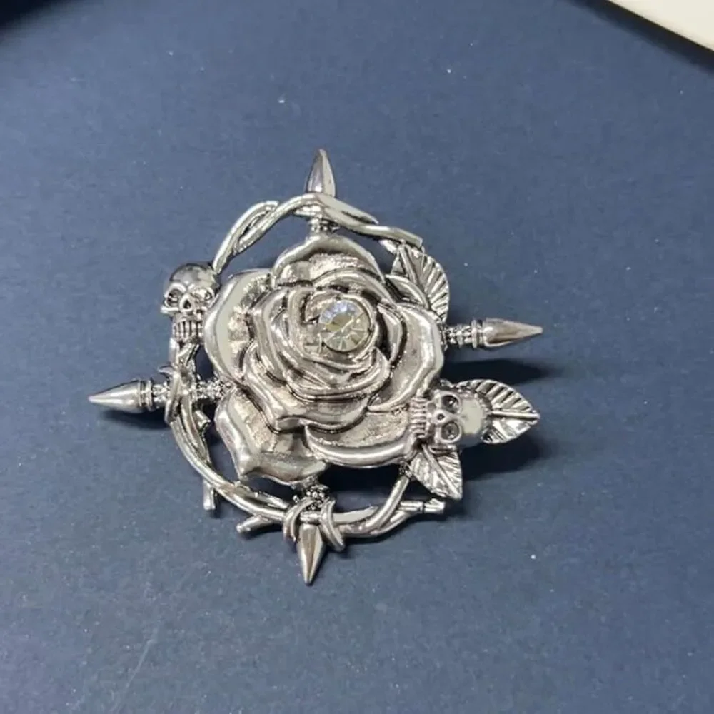 Women Vintage Crystal Brooch Lapel Pin Christmas Decorative Pins Rose Silver